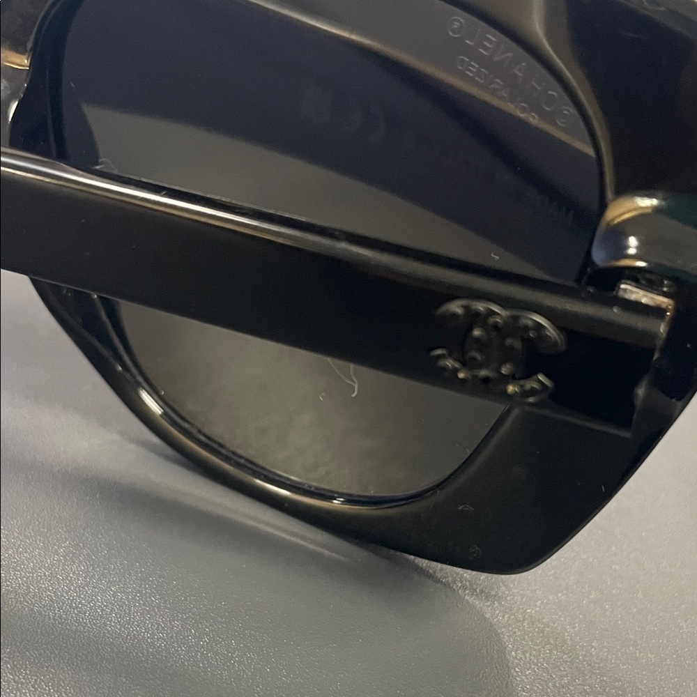 CHANEL Glossy Black Polarized Sunglasses Like New - Picture 9 of 14